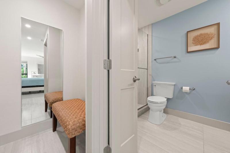Ground Floor Luxury - Your choice of 2 Bikes or Kayak Rental - Steps to Beach! - image 20