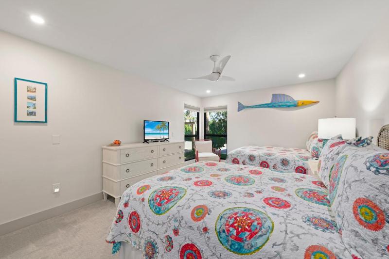 Ground Floor Luxury - Your choice of 2 Bikes or Kayak Rental - Steps to Beach! - image 15
