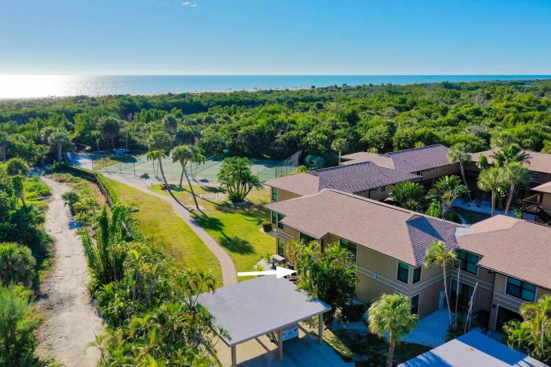 Ground Floor Luxury - Your choice of 2 Bikes or Kayak Rental - Steps to Beach! - image 16