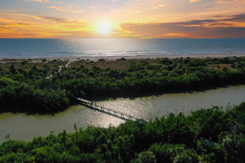 Ground Floor Luxury - Your choice of 2 Bikes or Kayak Rental - Steps to Beach! - image 21