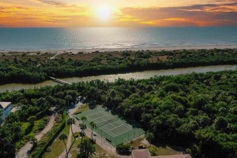 Ground Floor Luxury - Your choice of 2 Bikes or Kayak Rental - Steps to Beach! - image 36