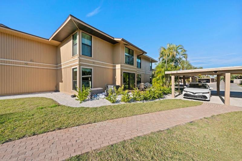 Ground Floor Luxury - Your choice of 2 Bikes or Kayak Rental - Steps to Beach! - image 41
