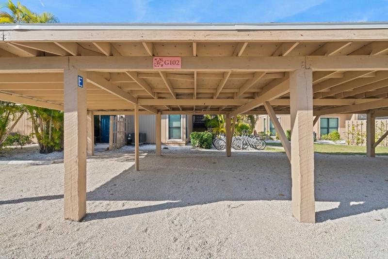 Ground Floor Luxury - Your choice of 2 Bikes or Kayak Rental - Steps to Beach! - image 25