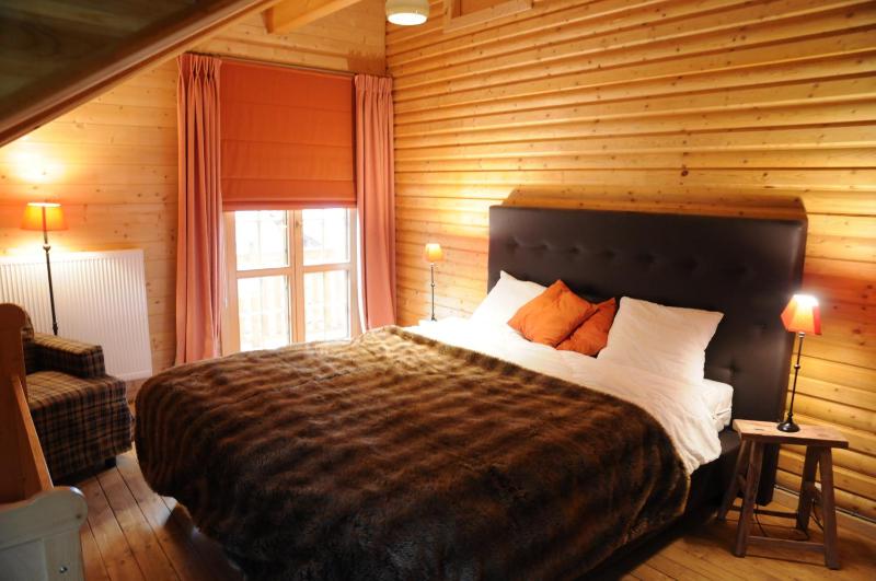 Six-Bedroom House image 4