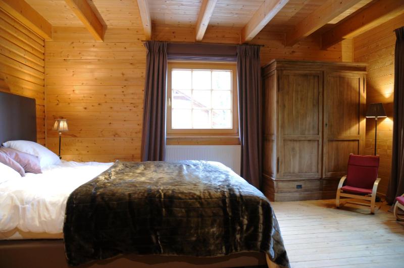 Six-Bedroom House image 2
