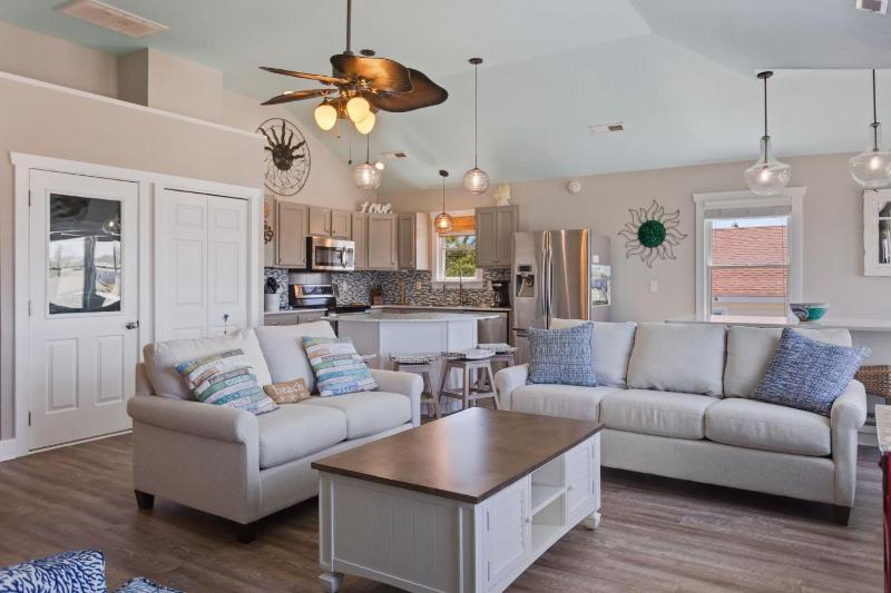 6138 - Island Life Cottage - image 17