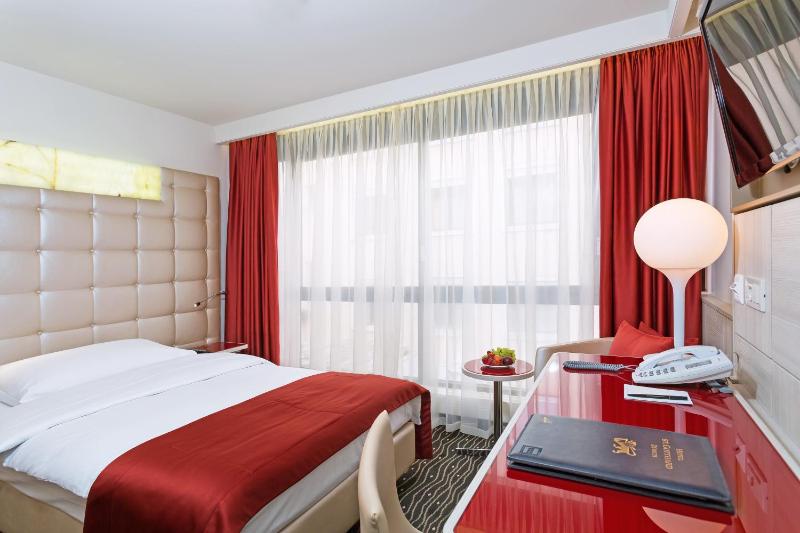 Standard Room image 4