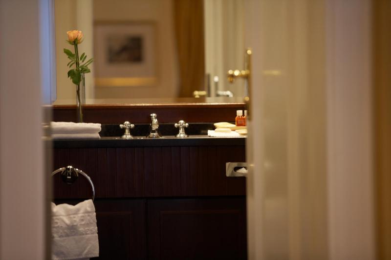 Deluxe Suite image 2