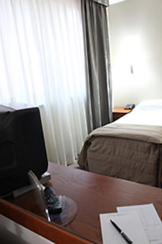 Basic Triple Room image 2