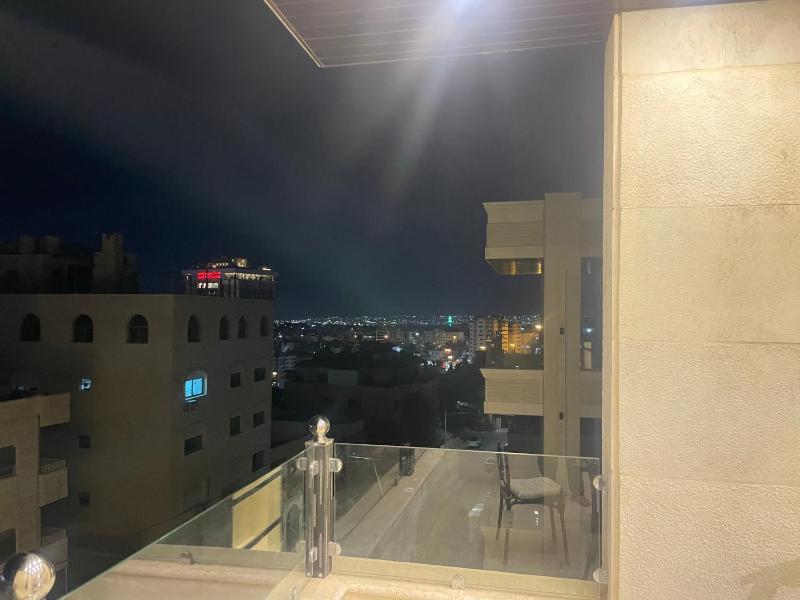 شقة عصرية 2025 غرف نوم 3  غرفة ضيوف غرفة معيشة فرش راقي جدا في الشميساني قرب المستشفى التخصصي - image 5