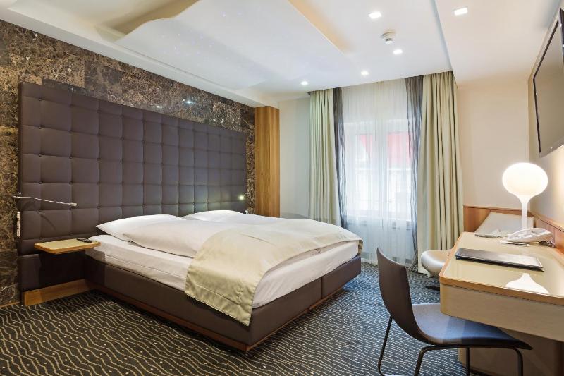 Senior Suite image 2