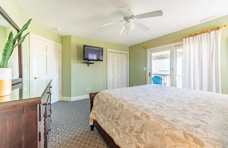 Twisted Fish - S Nags Head MP 19.5 Oceanfront Ocean View Elevator Pool Hot Tub YR Flex Stays - image 3