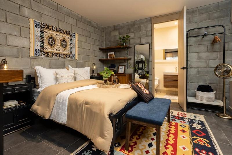 Downtown Loft Style Comfort and Everything at Your Fingertips - image 2