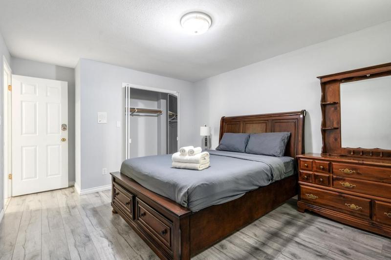 Comfortable Family HomeSouth Granville - image 10