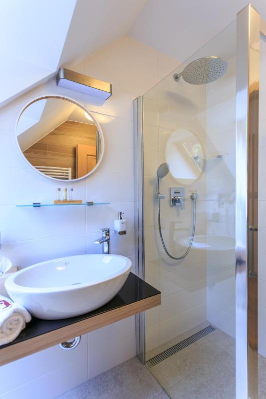 Deluxe Double or Twin Room image 4