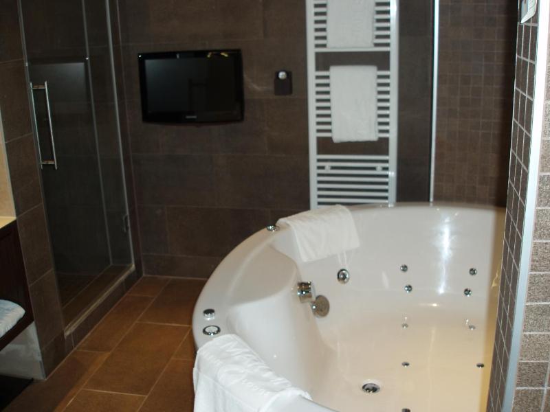 Junior Suite with Balcony image 3