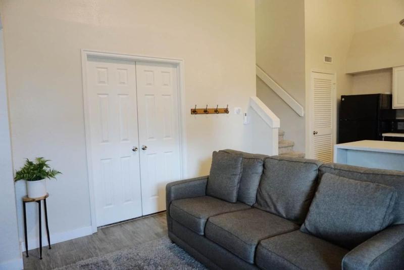 Two Bedroom Loft * Award Winning Beds * Down Town - image 22