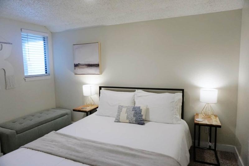 Two Bedroom Loft * Award Winning Beds * Down Town - image 13