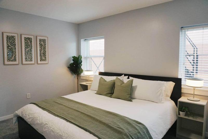 Modern Downtown Apartment • Walk to Restaurants - image 13