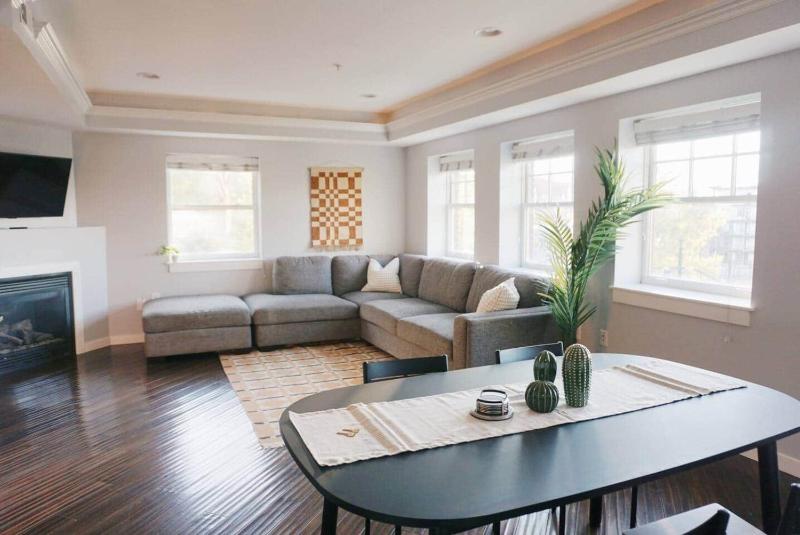 Modern Downtown Apartment • Walk to Restaurants - image 3