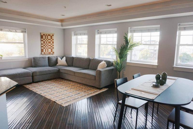 Modern Downtown Apartment • Walk to Restaurants - image 10
