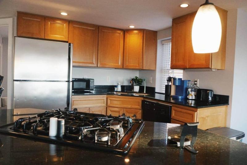 Modern Downtown Apartment • Walk to Restaurants - image 2