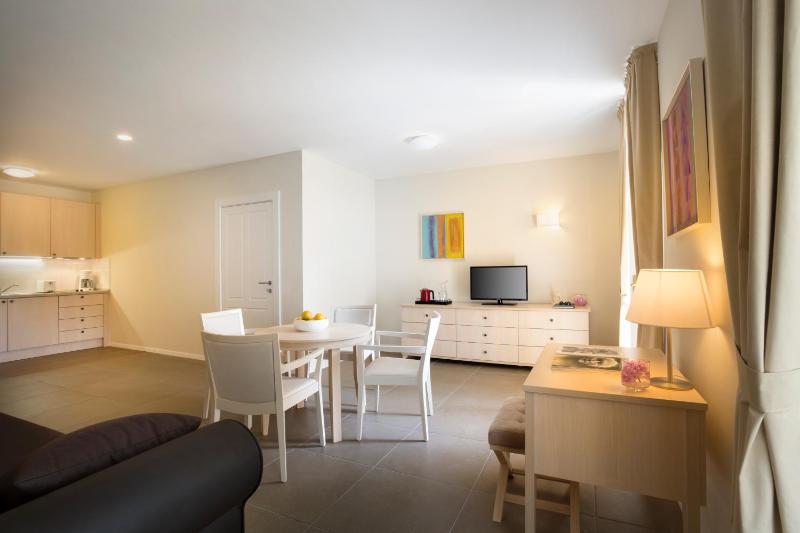 One-Bedroom Apartment image 4