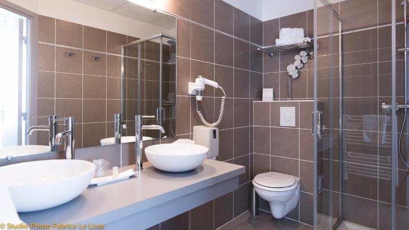 Superior Triple Room image 2