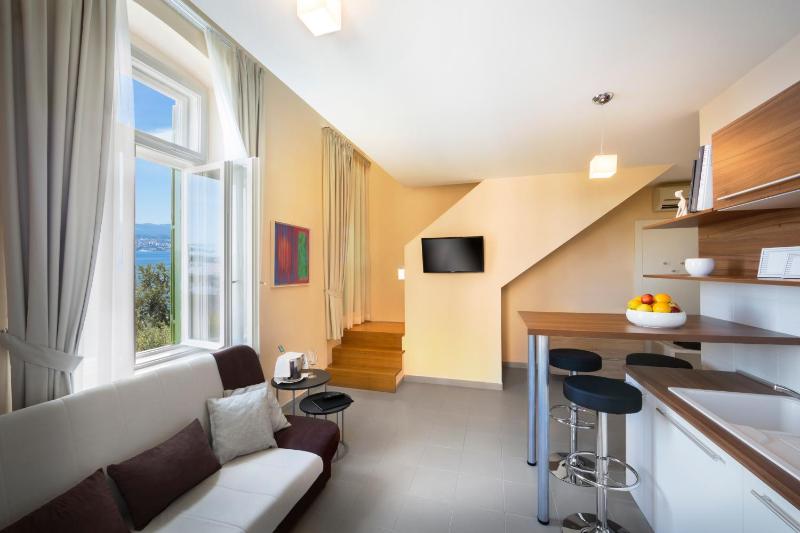 Two-storey Studio Apartment, Sea View image 3