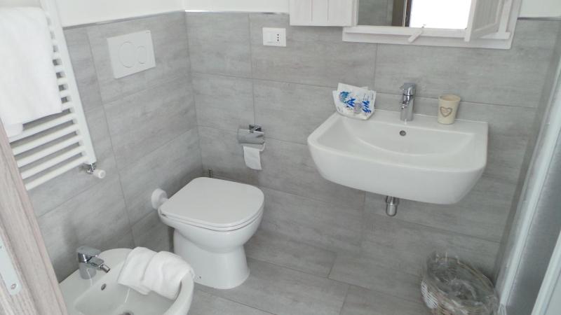 Deluxe Double Room with Shower image 3
