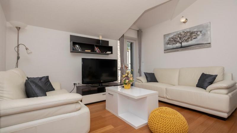 Villa Elizabeta Makarska by Villas Guide - image 5