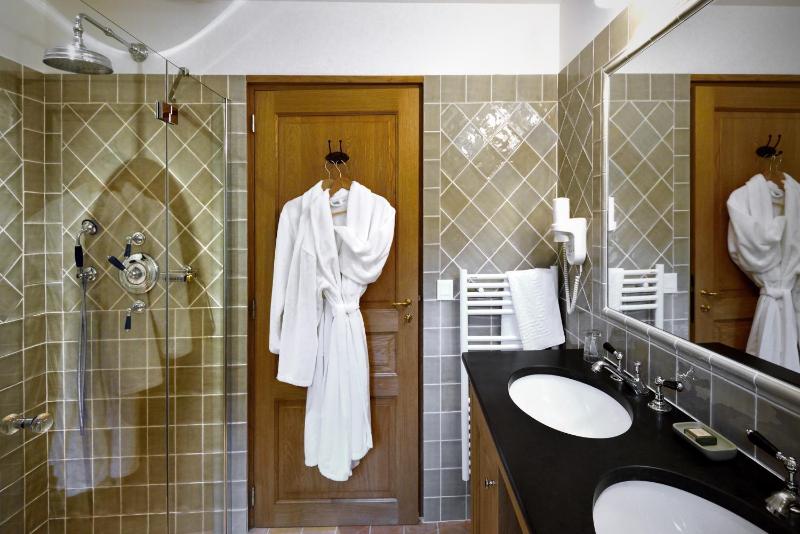 Double Room image 3