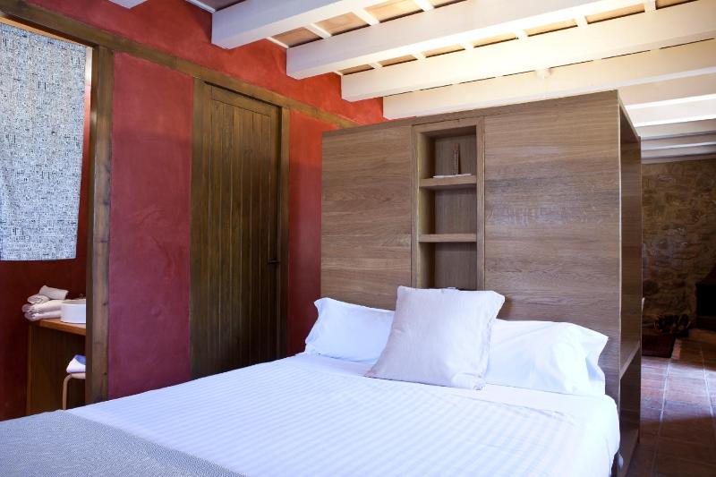 One-Bedroom Apartment image 2