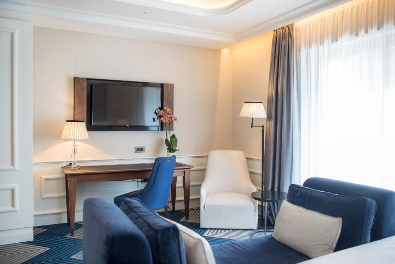 Prestige Double Room with Sea View image 3