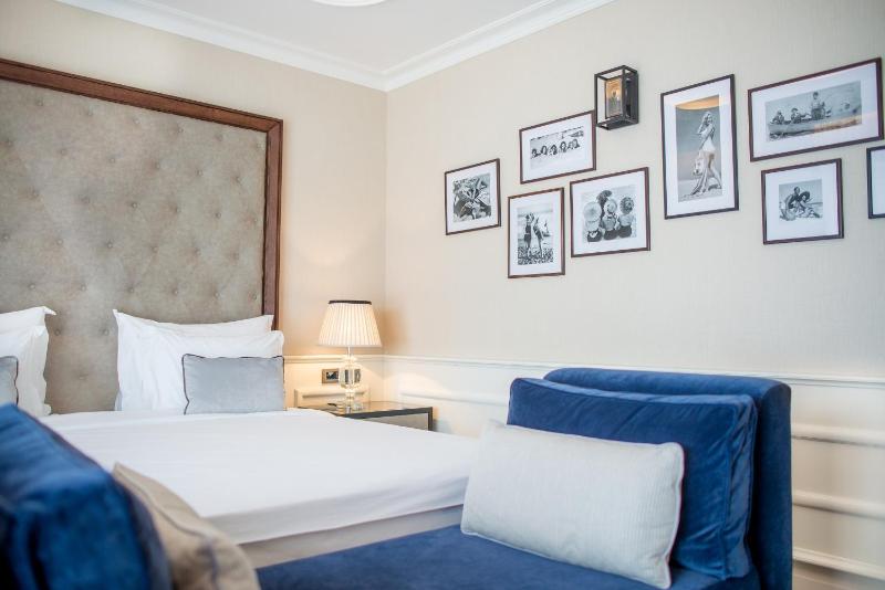 Prestige Double Room with Mountain View image 4