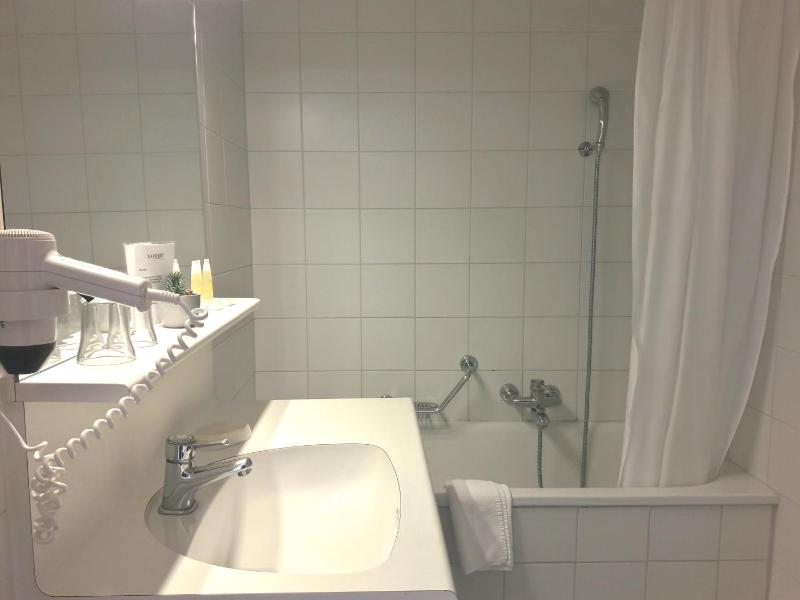 Standard Double or Twin Room image 2