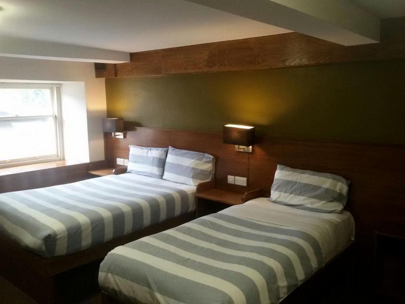 Family Room (4 Adults) image 4