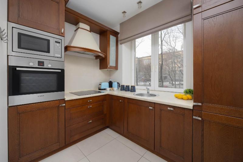 Tasteful and Spacious Two Bedroom Apartment by Noclegi Renters - image 5