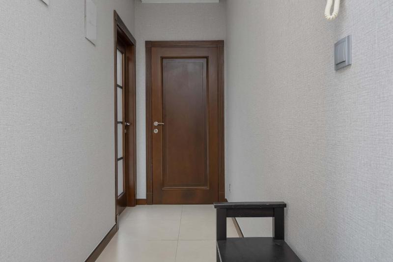 Tasteful and Spacious Two Bedroom Apartment by Noclegi Renters - image 9