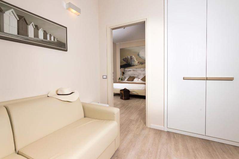 Junior Suite with Sea View image 2