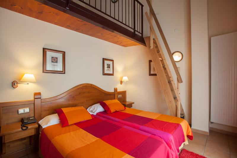 Triple Room (2 Adults + 1 Child) image 2