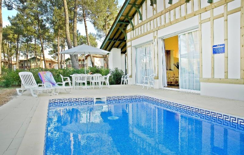 4-Room Villa - 8/10 People image 1