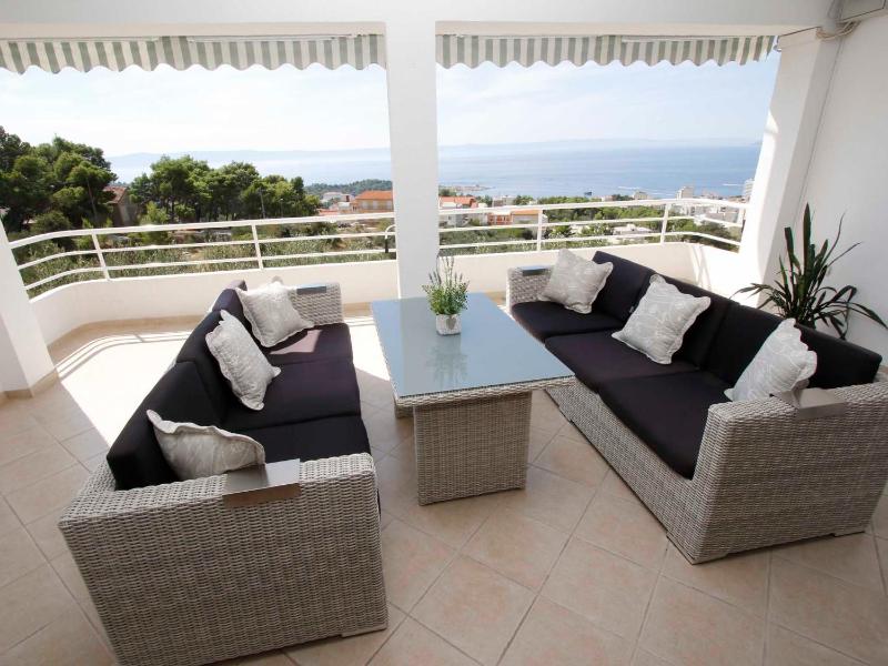 Apartment Glavina with heated pool - image 8
