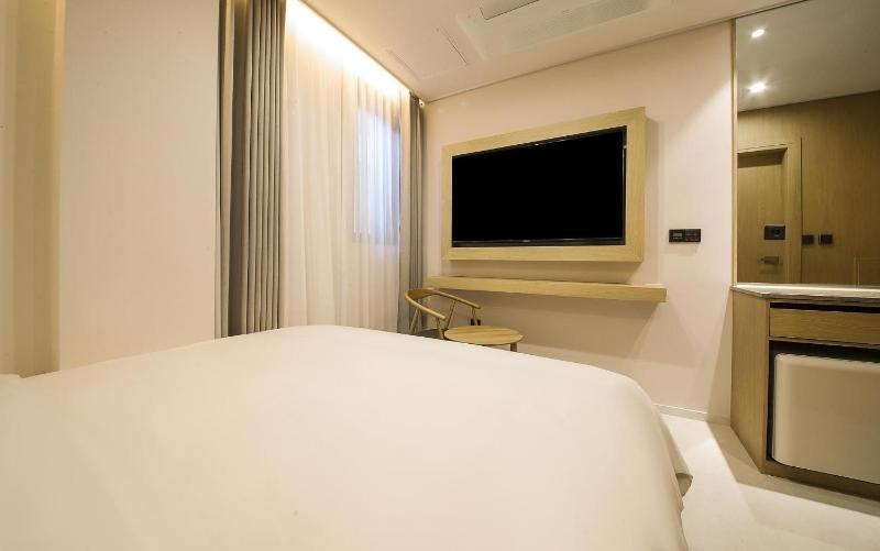 Busan Seomyeon Nestly Hotel - image 5