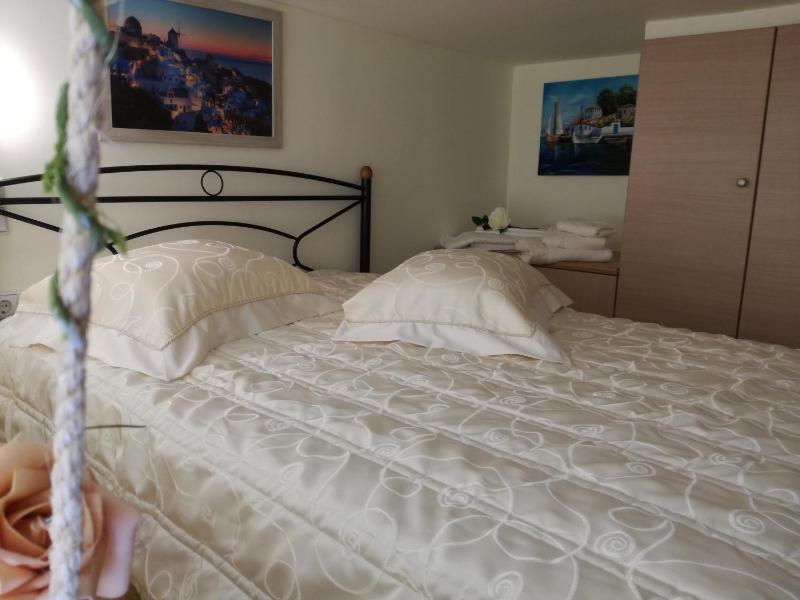 Studio Apartment image 3