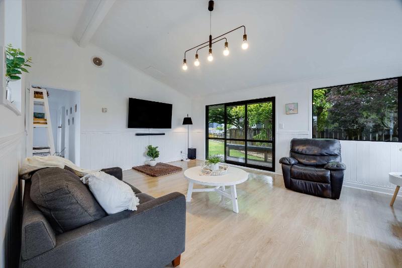 Kawaha Corner - Minutes from Skyline Zorb & more - image 1