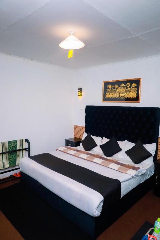 Lavender Resort & Wood Cabin - image 14
