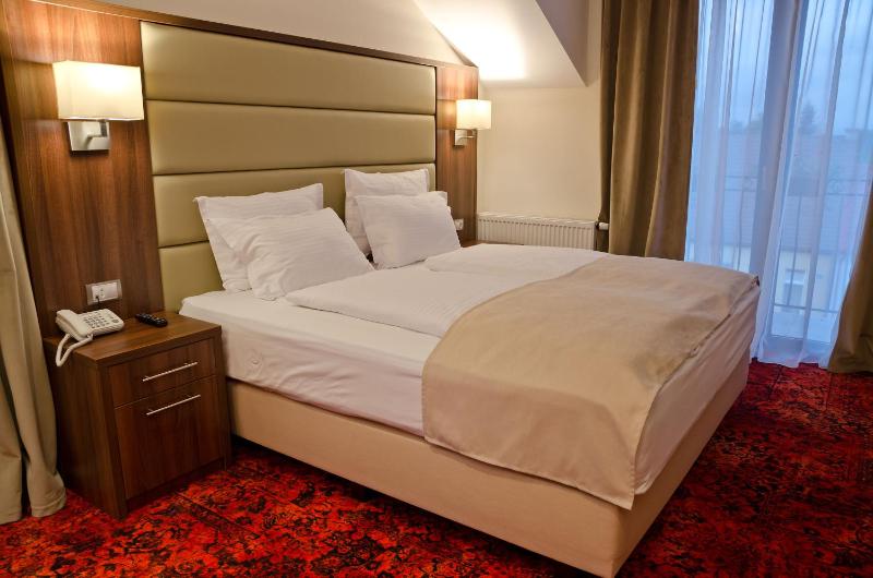 One-Bedroom Suite image 2