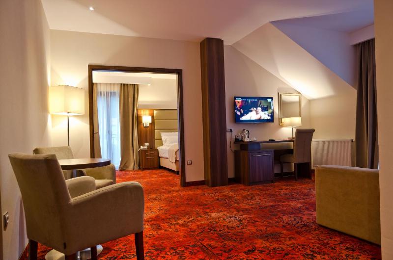 One-Bedroom Suite image 2