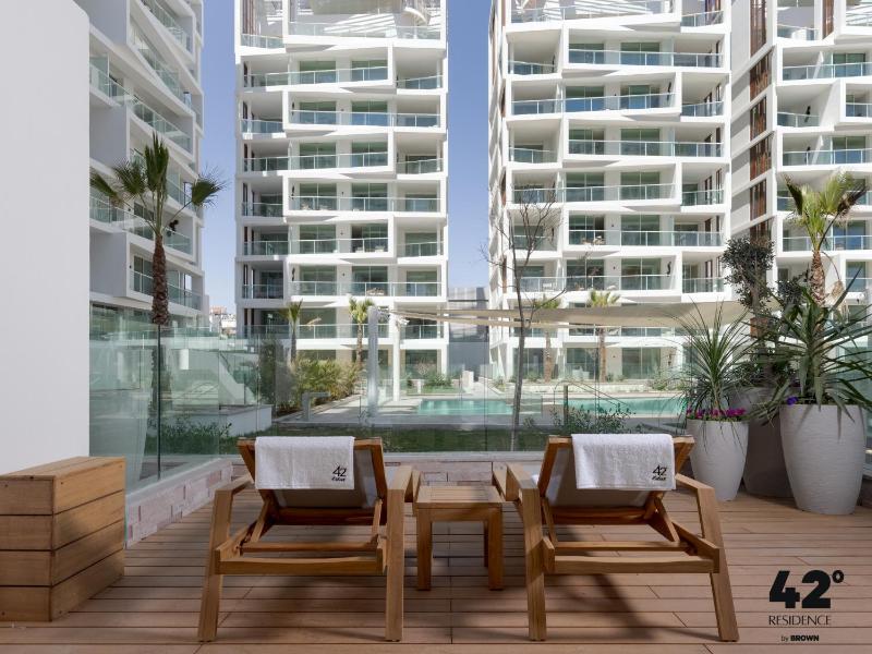 42 Residence by Brown - image 23
